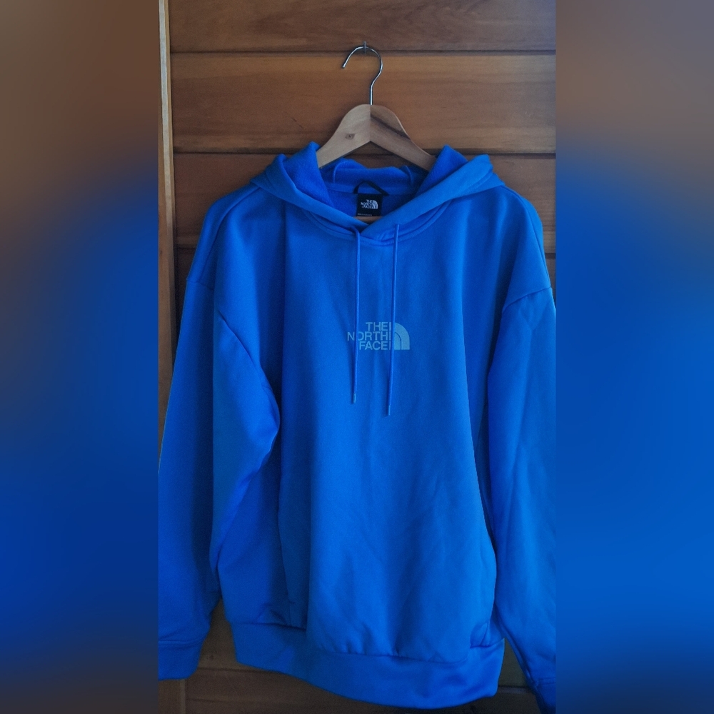 🩵The North Face Evolution hoodie in a Blue Colorway. 
